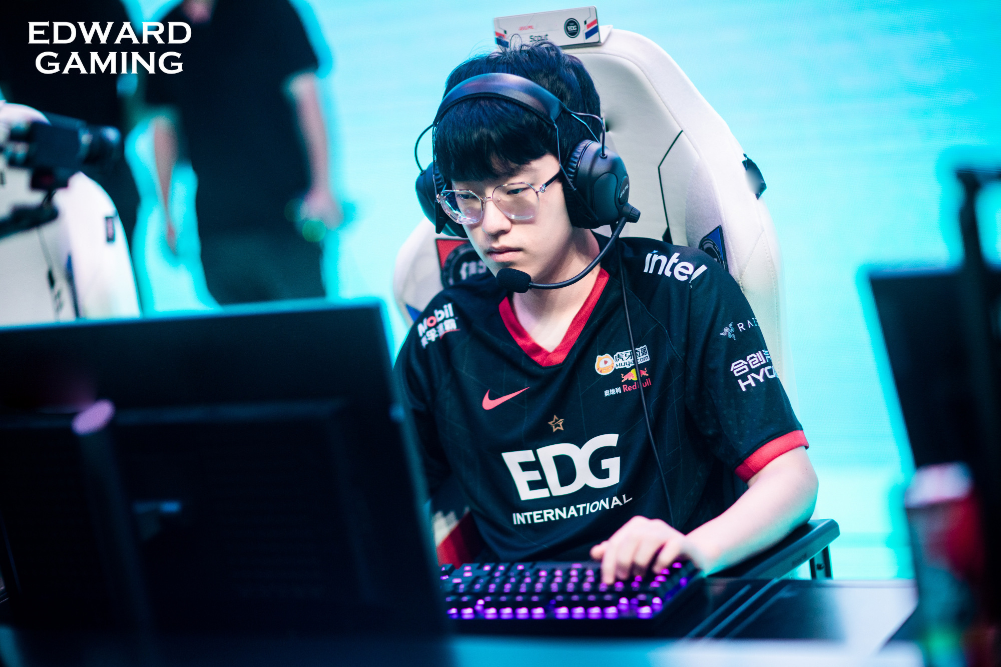 体育赛事直播包含Scout在DWG比赛中战术调整，绝杀引发热议！的词条