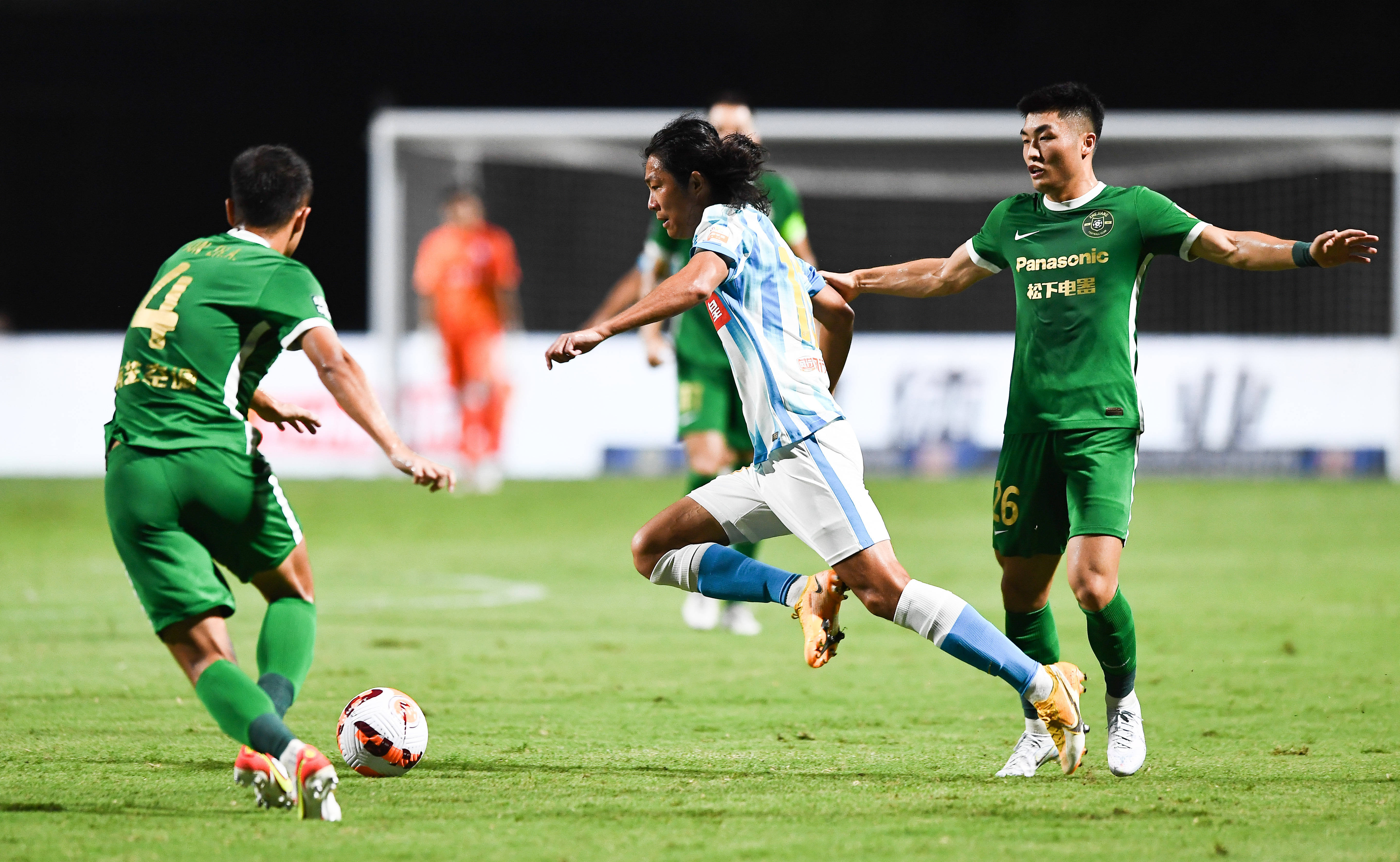 中超清晨再迎强敌,广州队篮板制胜,主帅态度:目标明确,球探报告显示潜力的简单介绍 中超清晨再迎强敌,广州队篮板制胜,主帅态度:目标明确,球探报告显示潜力的简单介绍