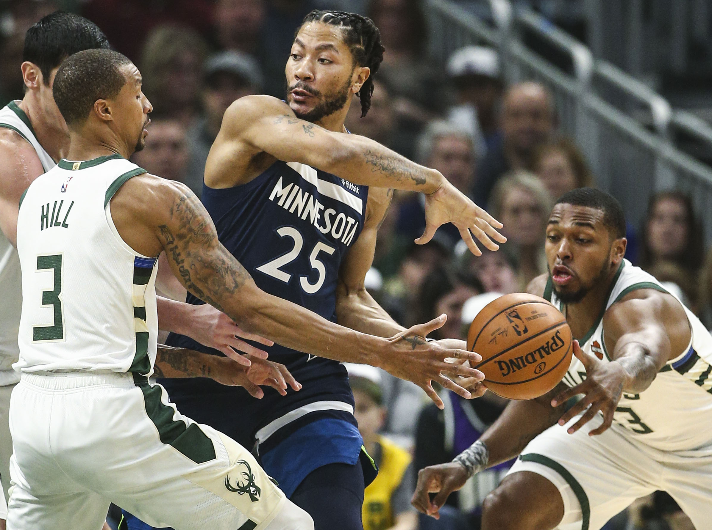 关于密尔沃基雄鹿训练开放日；清晨官宣签约引欢呼；欧冠在即；球队文化再被提及的信息