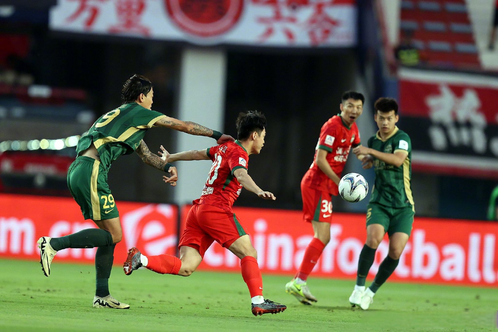 欧超杯今夜走向成谜，武汉三镇刷新队史纪录，信心回归，纪律约束更严格的简单介绍