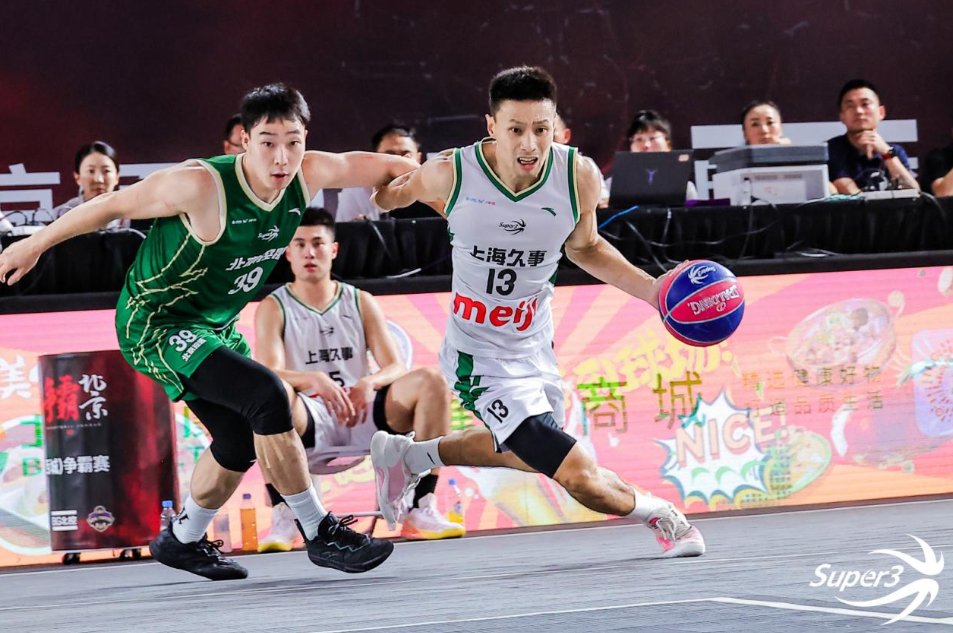 包含CBA常规赛赛后走向成谜，上海久事扳平良机，球迷炸锅，更衣室氛围转暖的词条