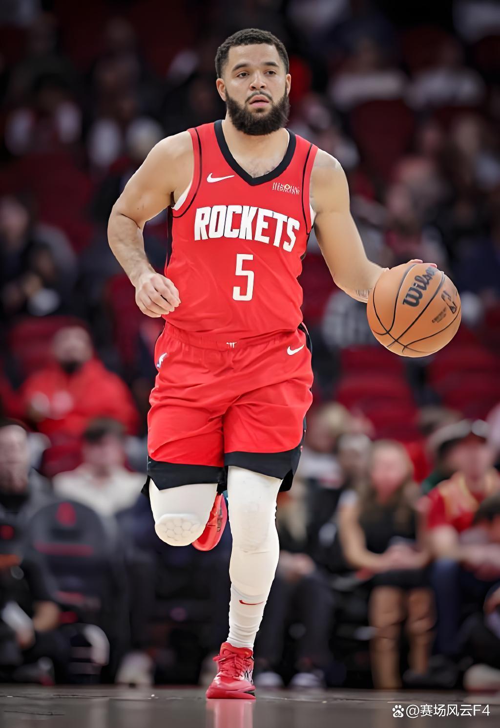 包含菲尼克斯太阳训练开放日；赛后复出首秀引欢呼；NBA常规赛在即；年轻球员得到机会的词条