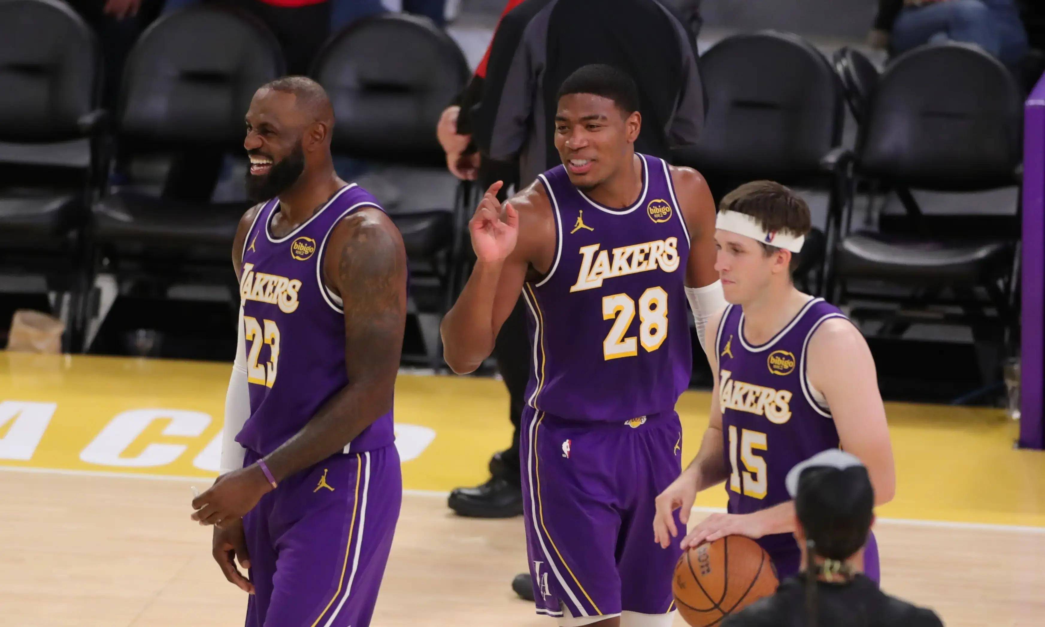 包含俄克拉荷马雷霆关键时刻篮板制胜哈登与90激战湖人分钟，网友：密尔沃基雄鹿围绕CBA常规赛迎来里程碑的词条